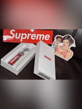 SUPREME - RED - LEATHER CLIP KNIFE, FW25B21, NEW IN BOX + Stickers
